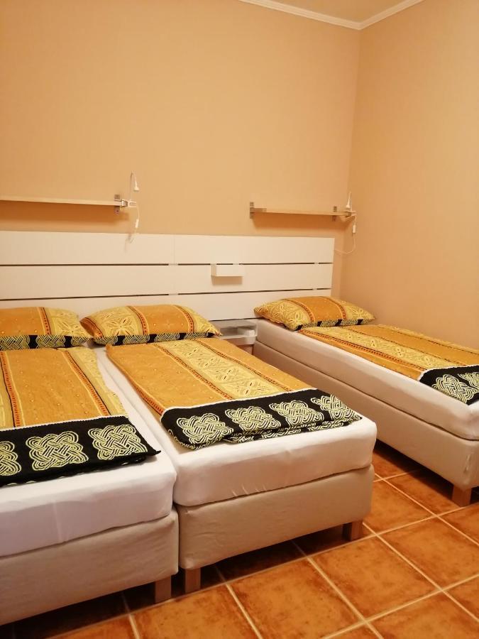 Bed and Breakfast Karpatia Panzio Эстергом Экстерьер фото